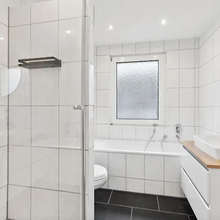 In - 90m2, 3 Zi, 5 Einzelbetten, Free Coffee, Wifi & Parking - 24h Check In Apartment Isenbuettel