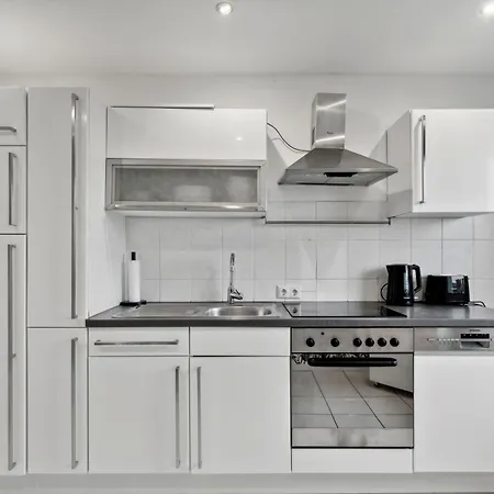 In - 90m2, 3 Zi, 5 Einzelbetten, Free Coffee, Wifi & Parking - 24h Check In Apartment