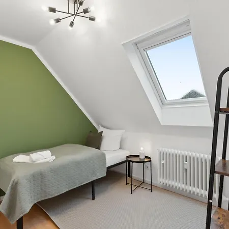 In - 90m2, 3 Zi, 5 Einzelbetten, Free Coffee, Wifi & Parking - 24h Check In Apartment *