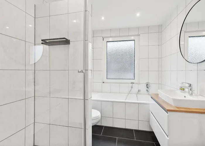 In - 90m2, 3 Zi, 5 Einzelbetten, Free Coffee, Wifi & Parking - 24h Check In Daire Isenbüttel