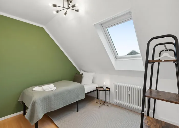 In - 90m2, 3 Zi, 5 Einzelbetten, Free Coffee, Wifi & Parking - 24h Check In Daire *