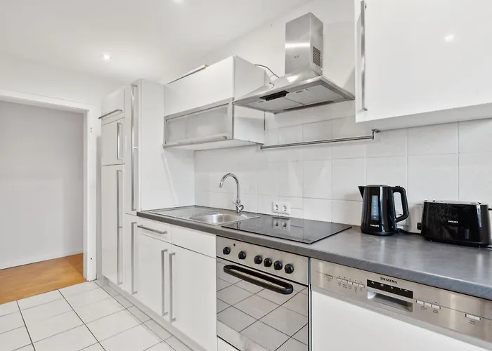 In - 90m2, 3 Zi, 5 Einzelbetten, Free Coffee, Wifi & Parking - 24h Check In شقة